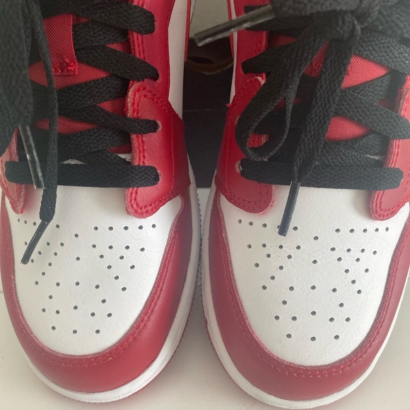 Air Jordan 1 Low - White/Gym Red - Picture 6 of 9